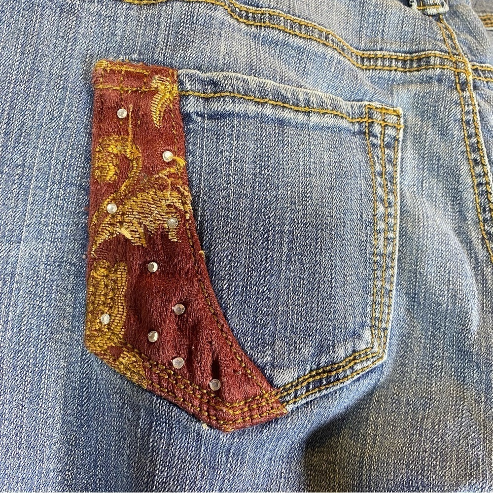 DEPARTMENT OF PEACE Women's size 10 denim bootcut distressed embellished jeans - Picture 9 of 11